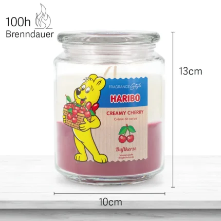 Haribo Creamy Cherry Duftkerze mit Angaben zu 100 Stunden Brenndauer und 13 Zentimetern Höhe