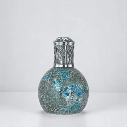 Runde Duftlampe mit blau-silbernem Mosaikdekor und verziertem Metallaufsatz