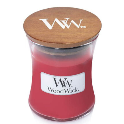 Rote WoodWick Kerze im Glas mit Holzdeckel und Etikett