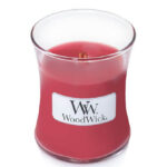 Rote WoodWick Kerze im Glas ohne Deckel mit sichtbarem Docht