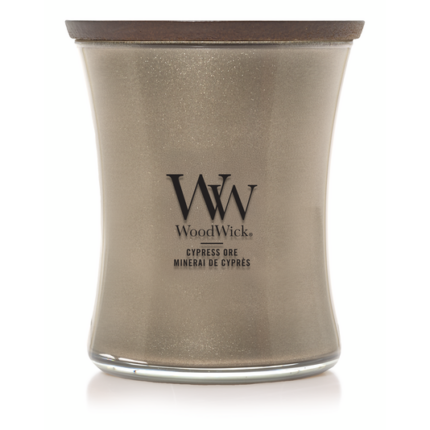 WoodWick Cypress Ore Kerze mit geschlossenem Holzdeckel frontal