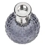 Graue Lampe Berger neben einer Flasche Amber-Powder-Parfum