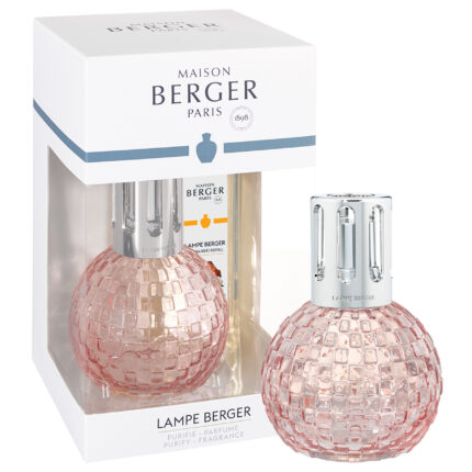 Rosa Lampe Berger neben Verpackung mit silbernem Aufsatz