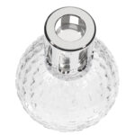 Nahaufnahme der offenen Kappe und reliefierten Oberfläche der Lampe Berger
