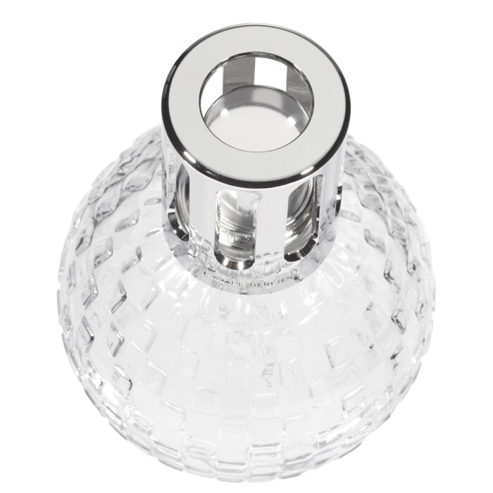 Nahaufnahme der offenen Kappe und reliefierten Oberfläche der Lampe Berger