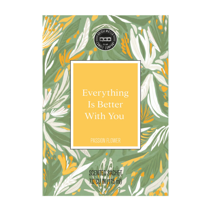 Passion Flower Scented Sachet mit floralem Muster und Aufdruck Everything Is Better With You