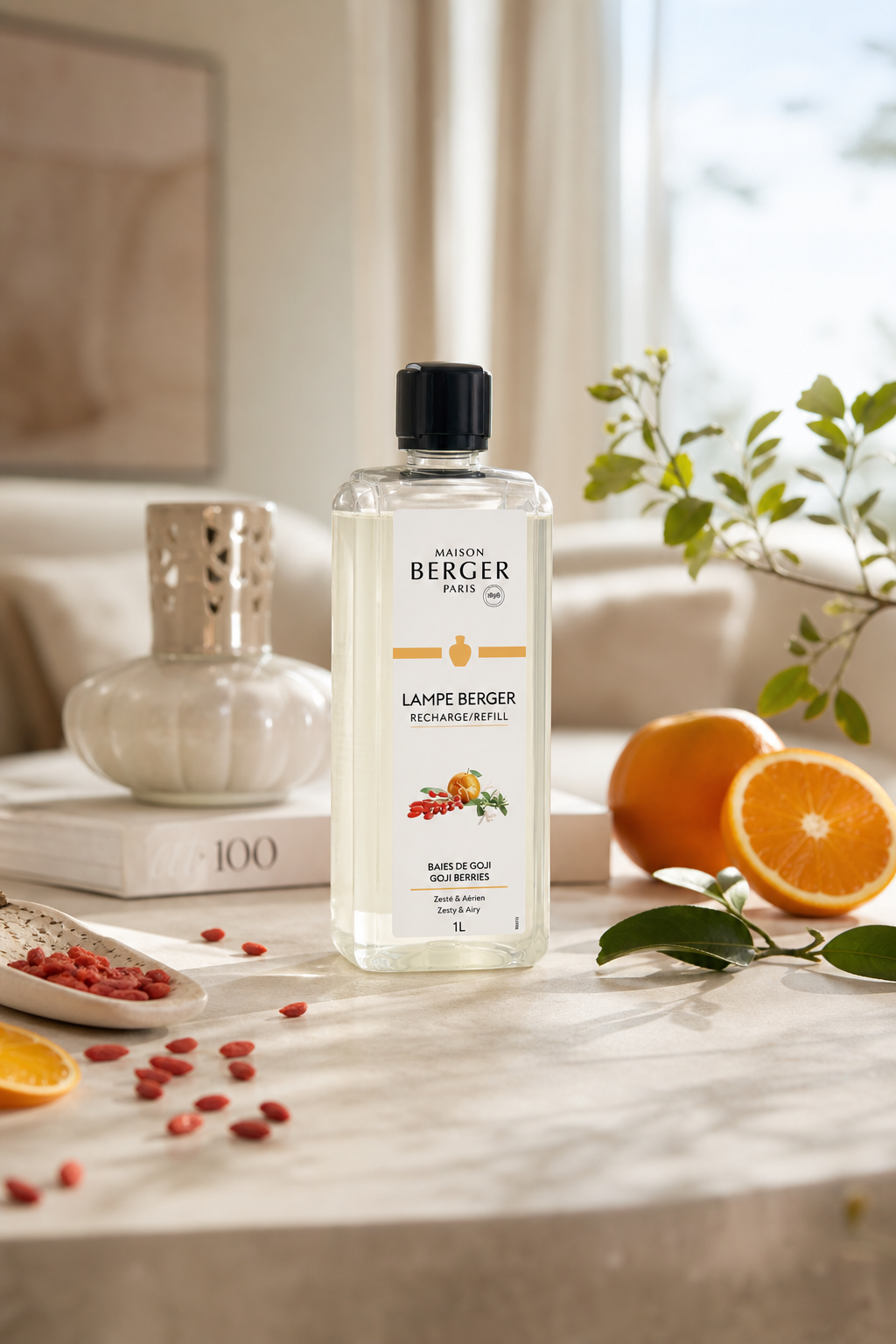 Maison Berger Goji-Berries Nachfüller neben Orangen und Goji-Beeren im Wohnambiente