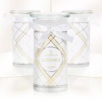 Elegance Luxury Edition Kerze im Glas mit weißer Schleife und geometrischem Muster