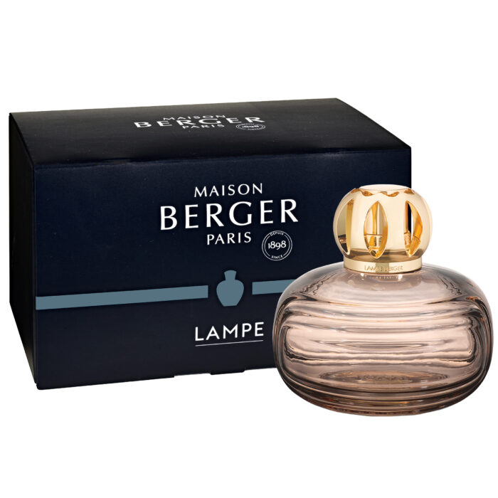 Enigma Marron Duftlampe vor schwarzer Maison Berger Verpackung