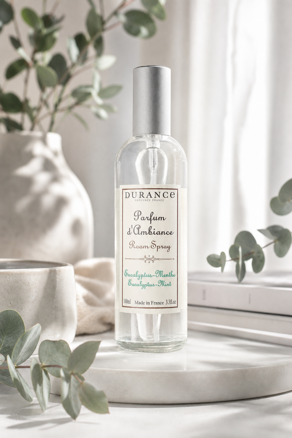 Eukalyptus-Pefferminz Raumspray 100ml in einer stimmungsvollen Anwendungsszene