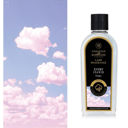 Every Cloud Lamp Fragrance Flasche vor rosa Wolkenhimmel