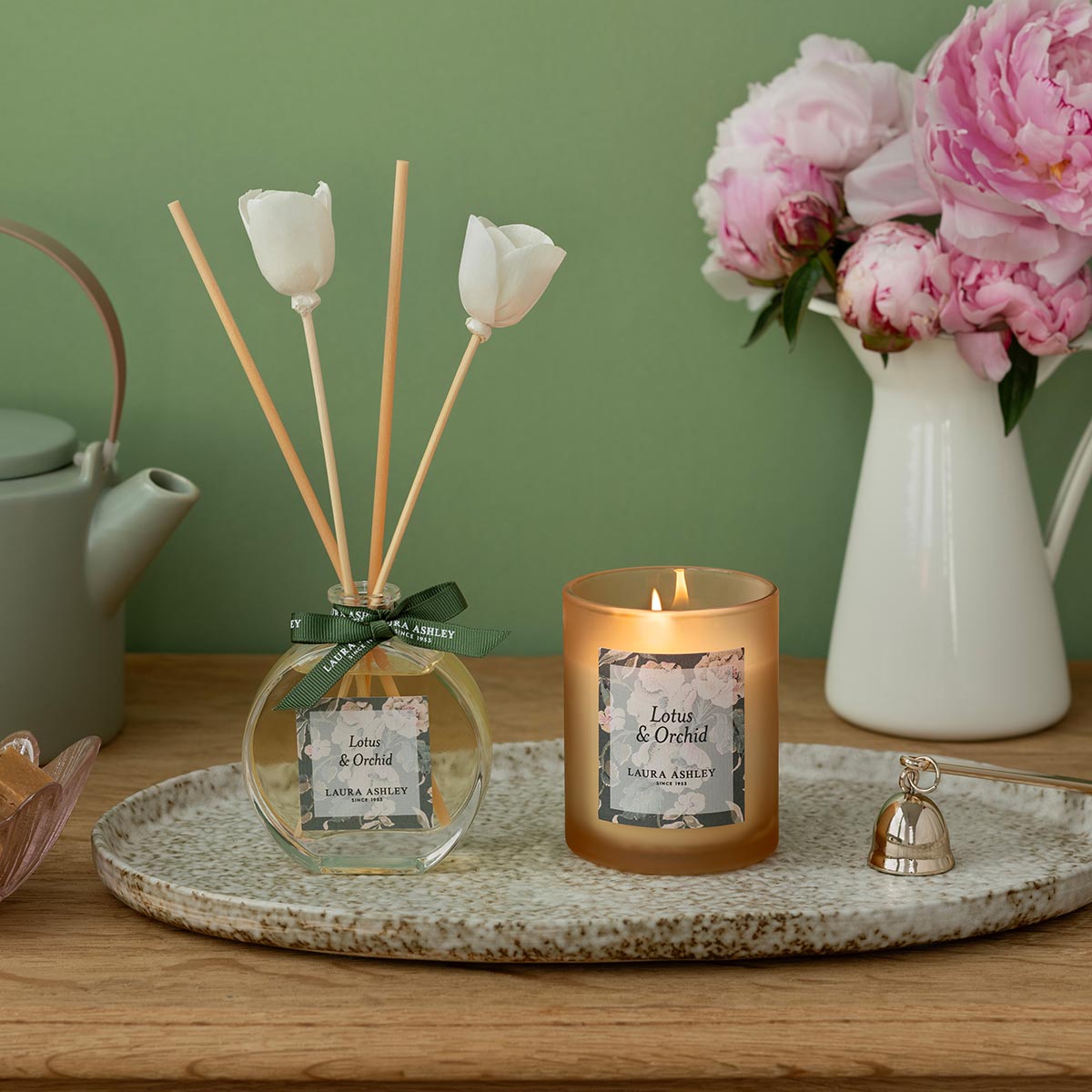 A2415-A2427-LA-100ML-200G-GIFT-BOX-LotusOrchid-ReedDiffuser-Lotus-Orchid-MIX-jpg.jpg