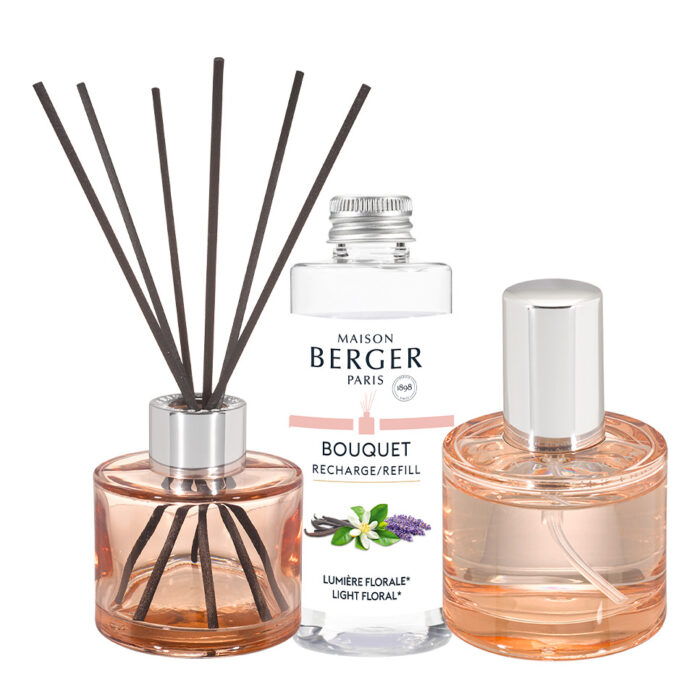 Glas-Diffuser mit silbernem Verschluss und schwarzen Duftstäbchen
