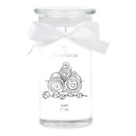 Fluffy Cotton Kerze im Glas mit Schleife und floralem Etikett