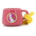 Pinke Kerzentasse mit gelber Kordel und rundem Einhornmotiv