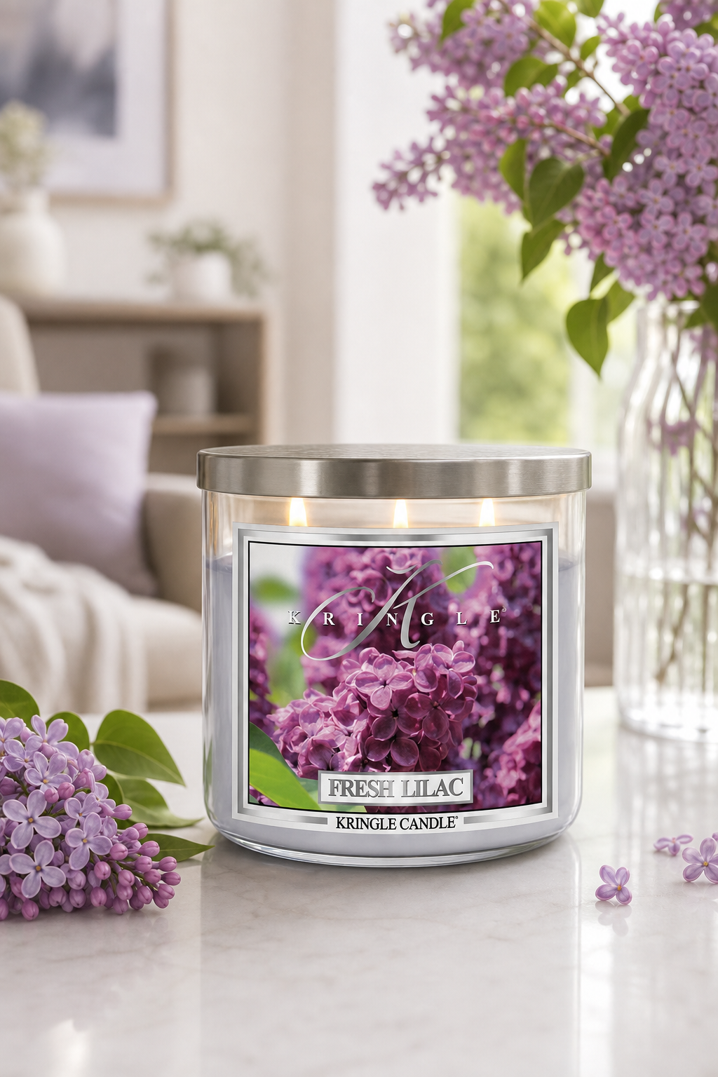 Fresh Lilac 396 g 3-Docht Tumbler in einer stimmungsvollen Anwendungsszene