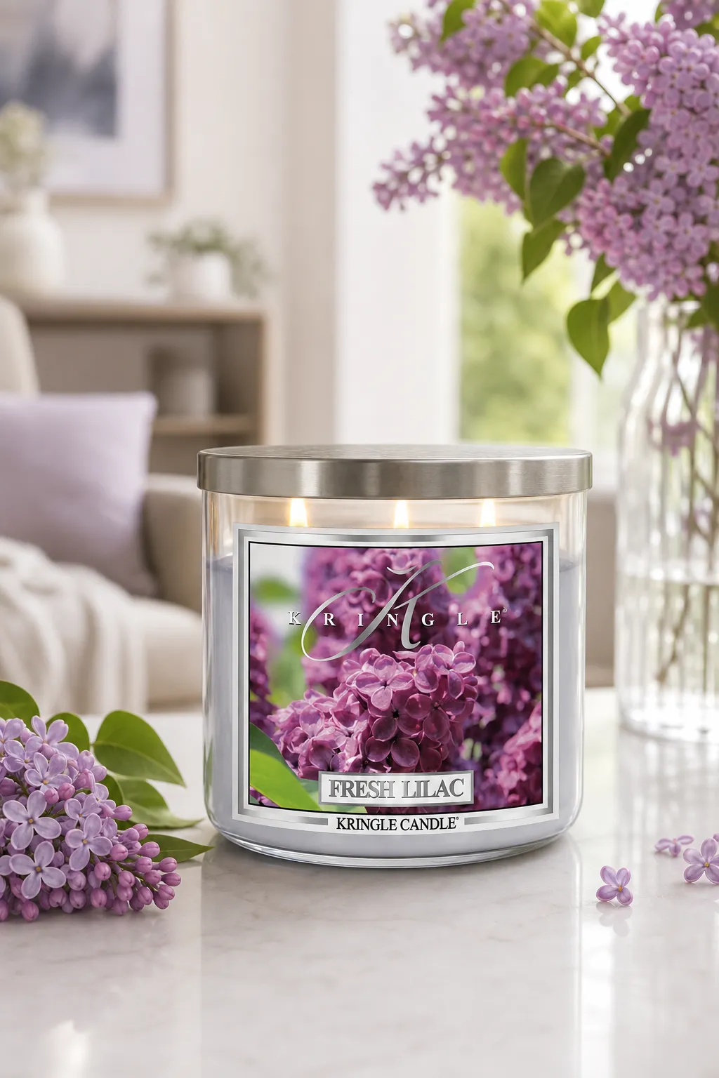 Fresh Lilac 396 g 3-Docht Tumbler in einer stimmungsvollen Anwendungsszene