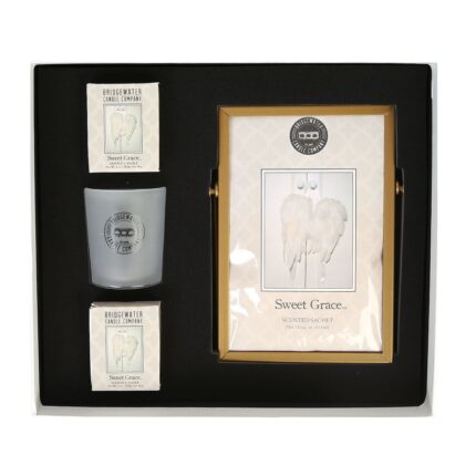 Geschenkset mit zwei Votivkerzen, Kerzenglas und gerahmtem Sweet-Grace-Sachet
