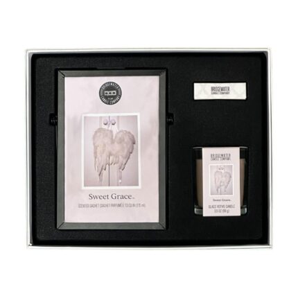 Geöffnetes Bridgewater Geschenkset mit Duft-Sachet und Glas-Votivkerze