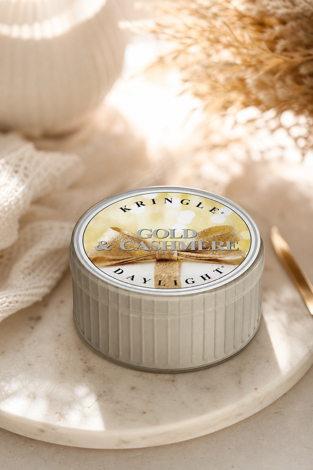 Gold & Cashmere Daylight 42g in einer stimmungsvollen Anwendungsszene