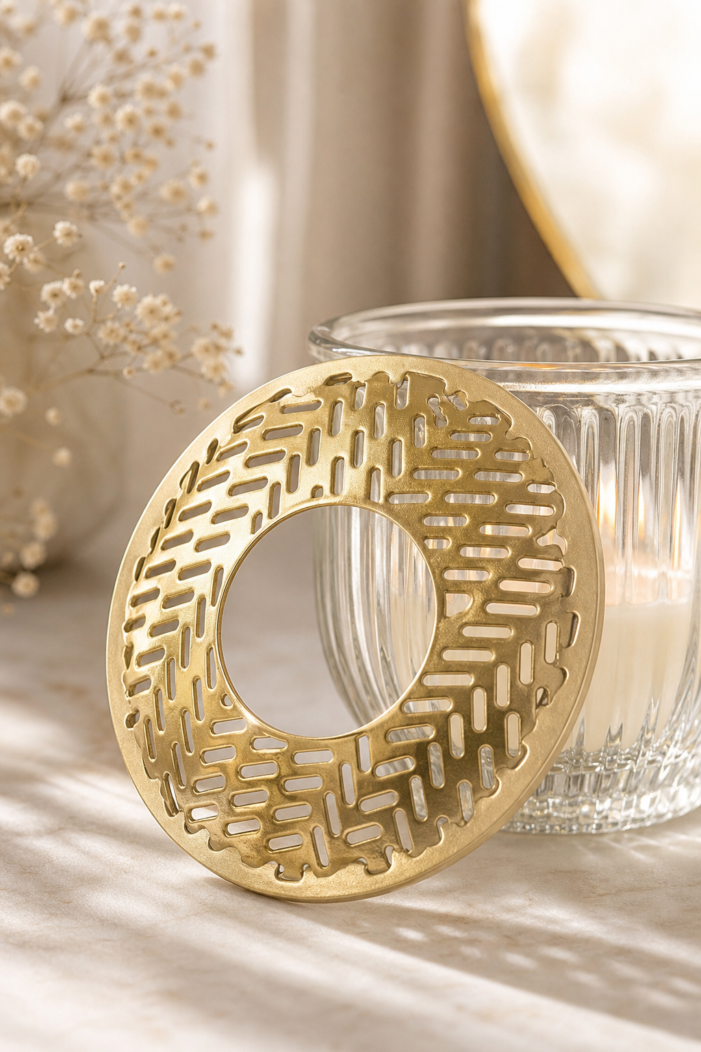 Golden Arrow Candle-Lid (Gold) in einer stimmungsvollen Anwendungsszene