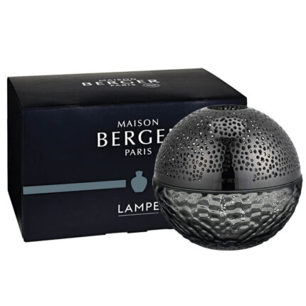 Schwarze runde Duftlampe vor ihrer Maison Berger Paris Verpackung