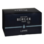 Schwarze Produktverpackung mit Maison Berger Paris Logo und Aufdruck Lampe