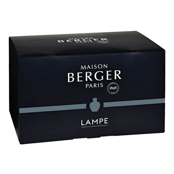 Schwarze Produktverpackung mit Maison Berger Paris Logo und Aufdruck Lampe