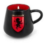 Schwarze Gryffindor-Kerze im Becher mit roter Innenseite und Flamme