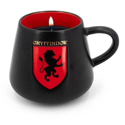 Schwarze Gryffindor-Kerze im Becher mit brennender Flamme