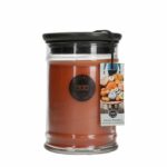 Harvest Pumpkin Kerze im Glas mit schwarzem Deckel und Kürbisetikett