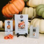 Harvest Pumpkin Duftsachet mit Duftfläschchen und Wachsriegeln in herbstlicher Dekoration