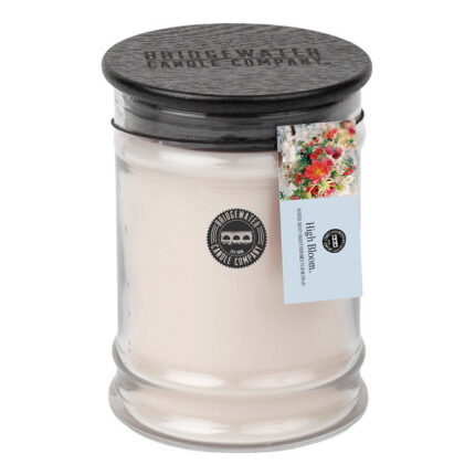 Bridgewater High Bloom Kerze im Glas mit dunklem Deckel und Blumenetikett