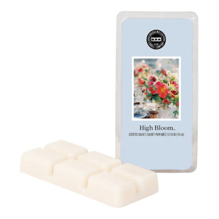 High Bloom Duftwachs mit Verpackung und mehreren cremefarbenen Wachsblöcken