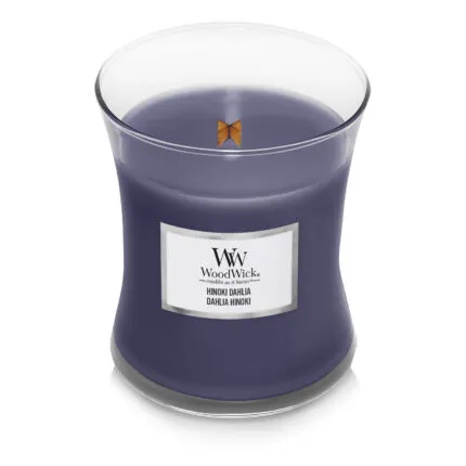 WoodWick Hinoki Dahlia Kerze geöffnet in dunklem Glas