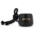 Schwarze Tassenkerze mit Harry-Potter-Schriftzug und geflochtenem Seilgriff
