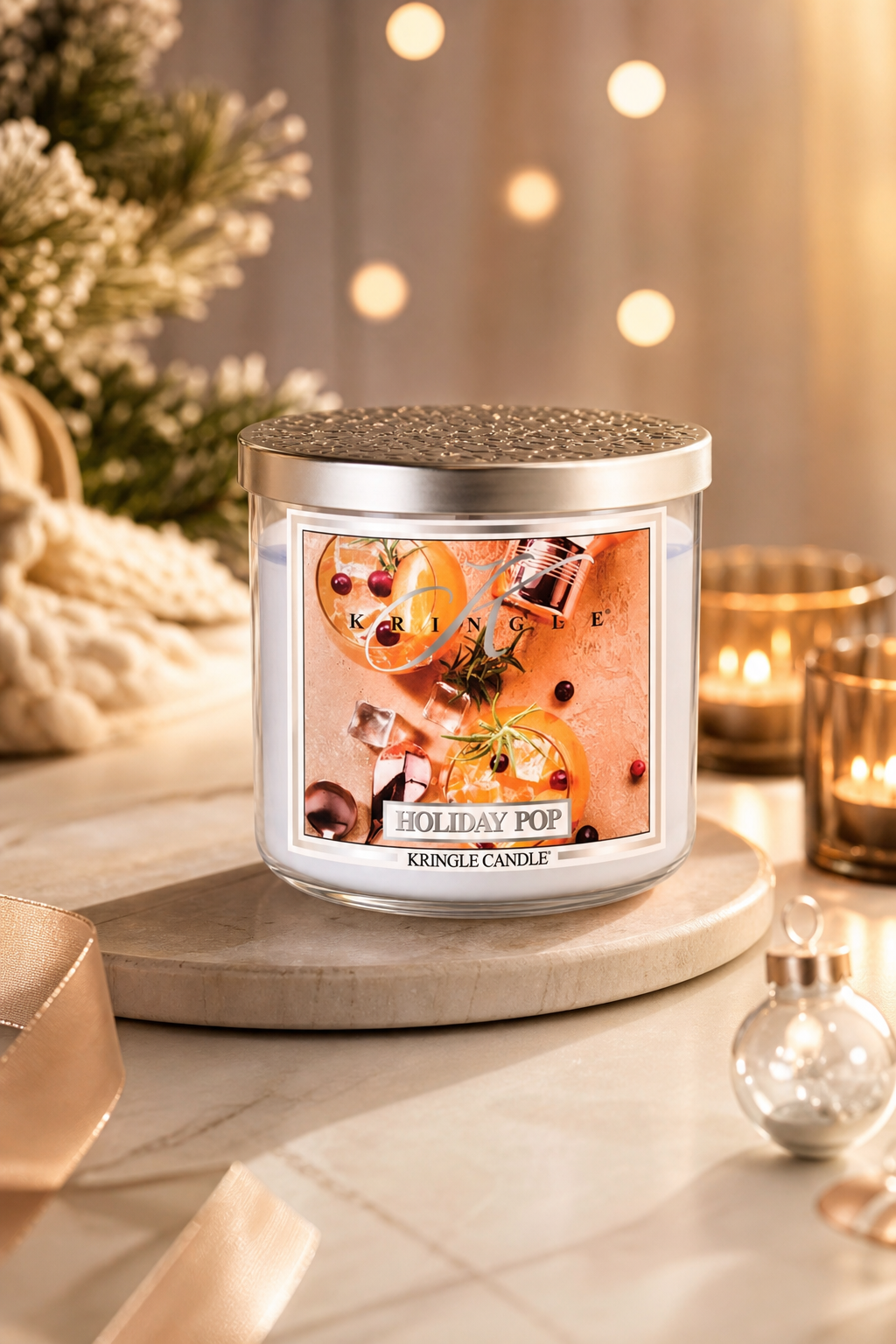 Holiday Pop 396g Tumbler 3-Docht in einer stimmungsvollen Anwendungsszene