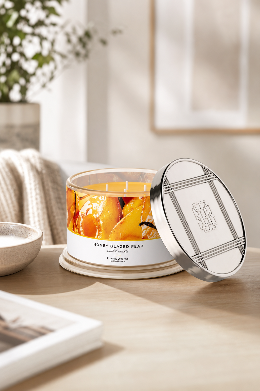 Honey Glazed Pear 510g (4-Docht) in einer stimmungsvollen Anwendungsszene