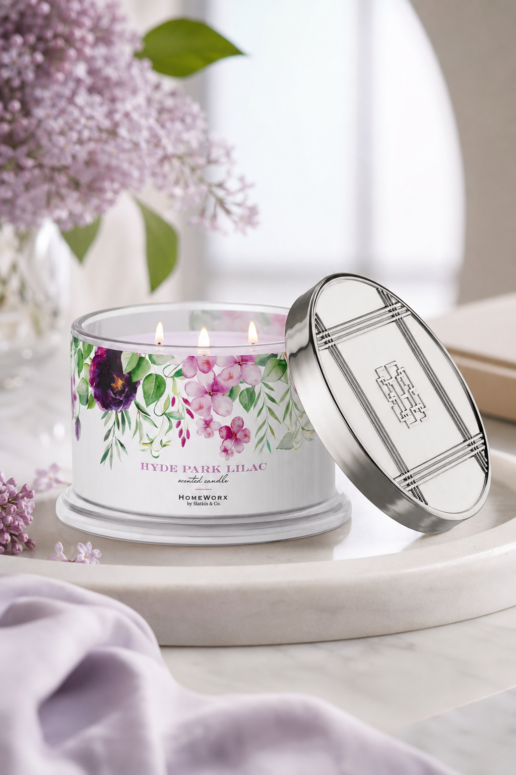 Hyde Park Lilac 397g (3-Docht) in einer stimmungsvollen Anwendungsszene