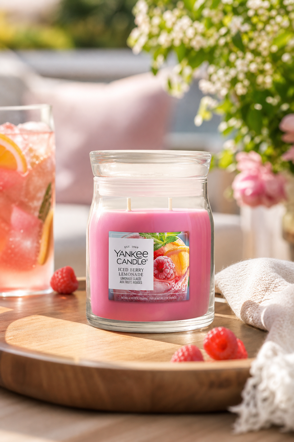 Iced Berry Lemonade Signature Glas 368g in einer stimmungsvollen Anwendungsszene