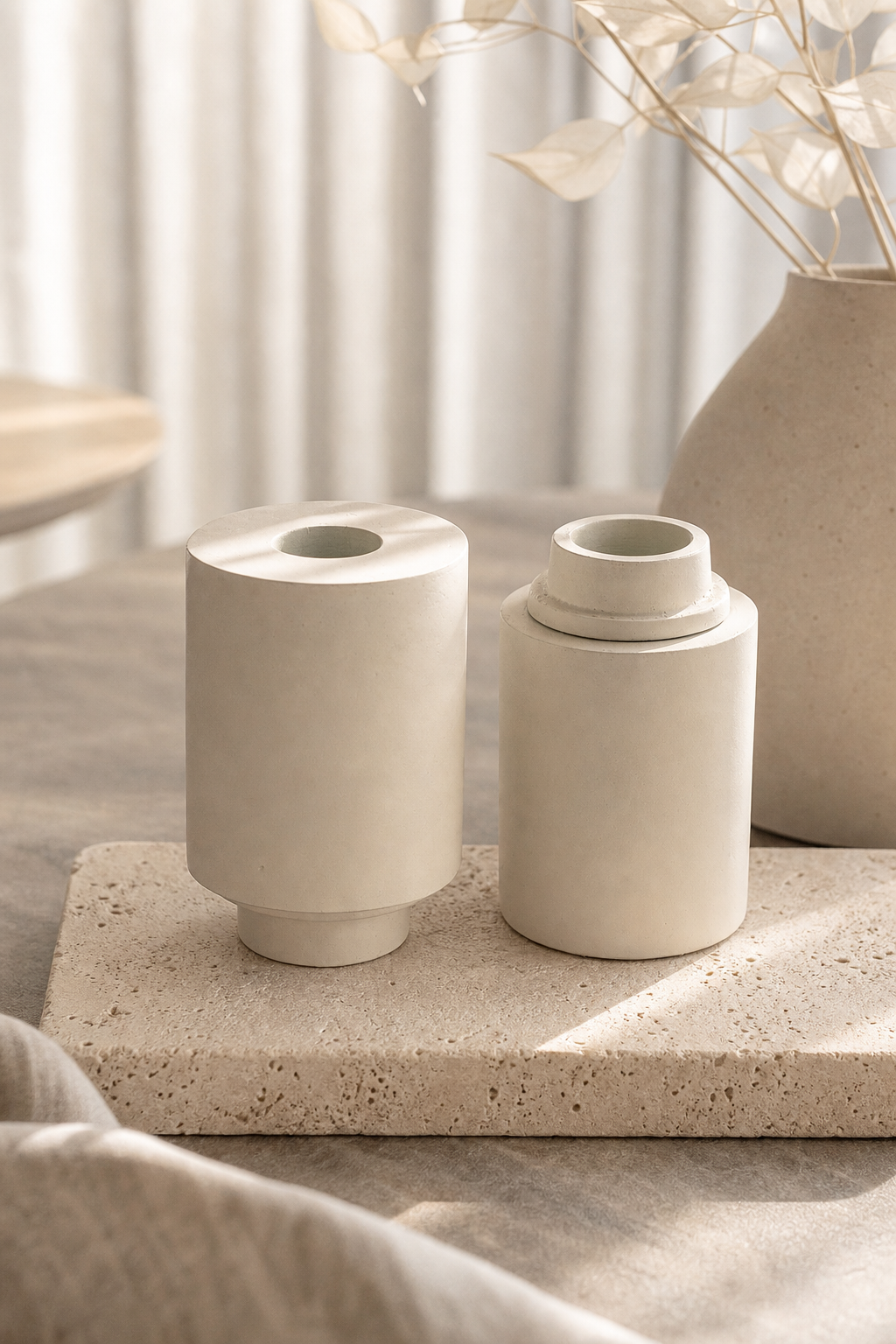 Julia Kerzenhalter beige L in einer stimmungsvollen Anwendungsszene