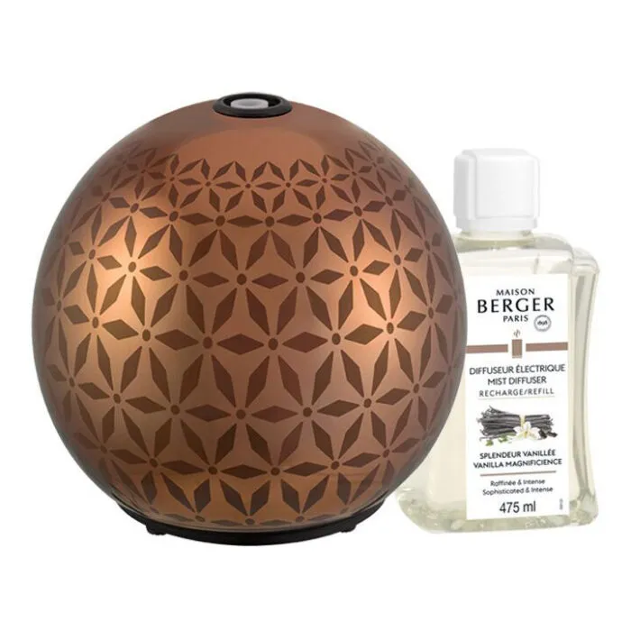 Aroma-Diffuser mit geometrischem Muster neben beschriftetem Duftflakon