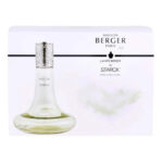 Verpackung mit Lampe Berger von Starck und Produktbezeichnung Peau d’Ailleurs