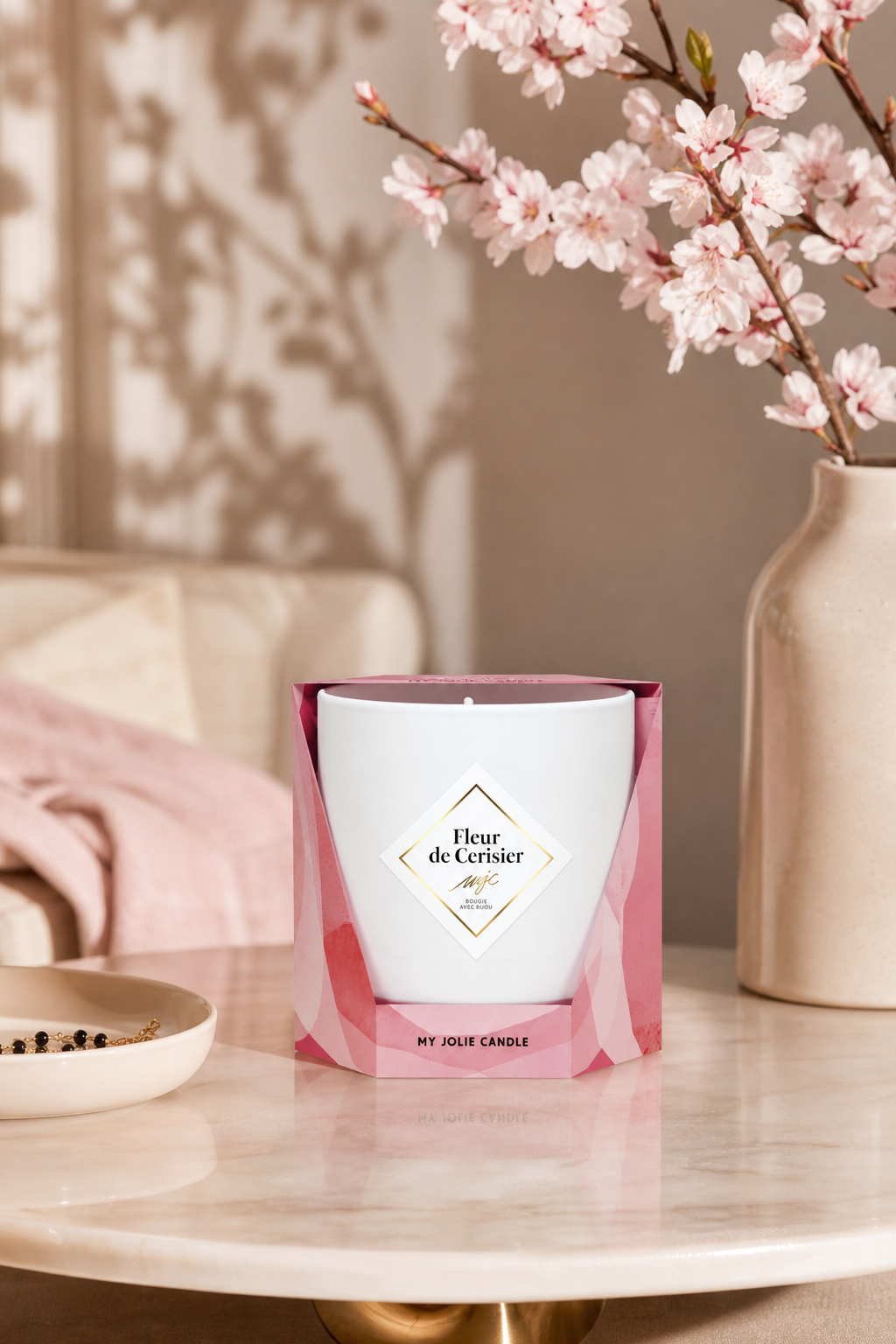 Kirschblüte - Fleur de Cerisier - Halskette mit schwarzen Perlen 200g in einer stimmungsvollen Anwendungsszene