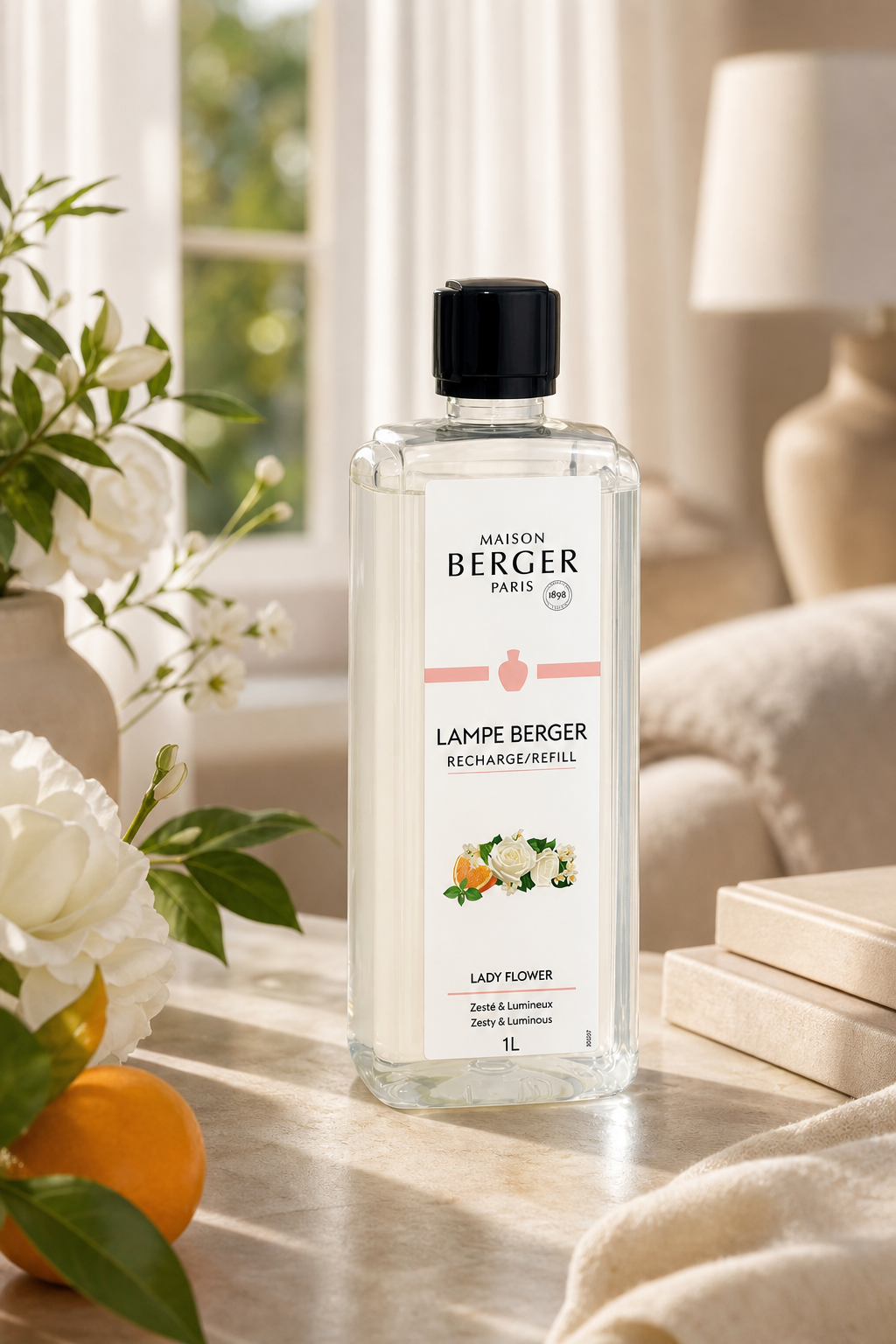 Lady Flower Nachfüller von Maison Berger Paris auf einem Tisch im Wohnraum
