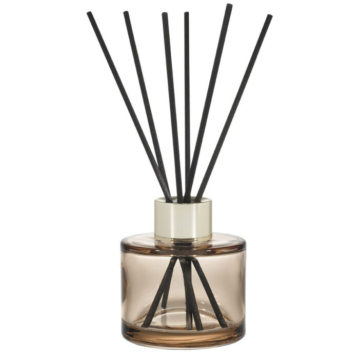 Glas-Diffuser mit goldfarbenem Verschluss und schwarzen Duftstäbchen
