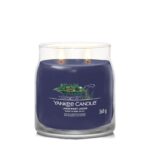 Yankee Candle Lakefront Lodge Kerze mit zwei brennenden Flammen