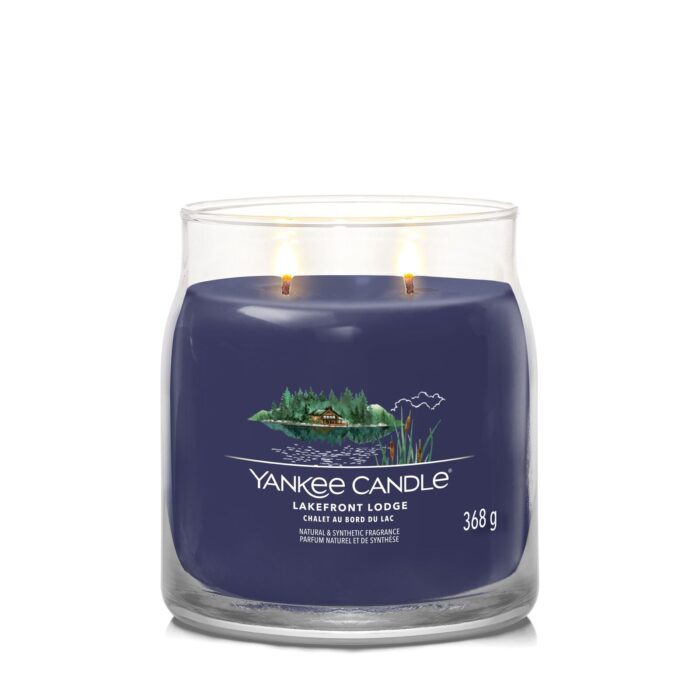 Yankee Candle Lakefront Lodge Kerze mit zwei brennenden Flammen