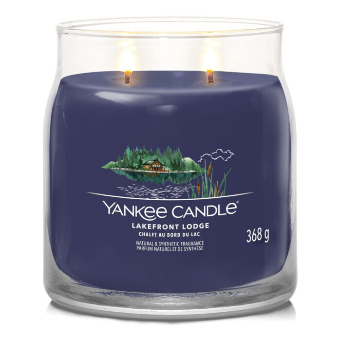 Yankee Candle Lakefront Lodge Kerze mit zwei brennenden Flammen