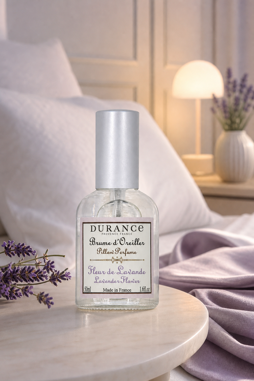 Lavendelblüte Kopfkissenspray 50ml in einer stimmungsvollen Anwendungsszene